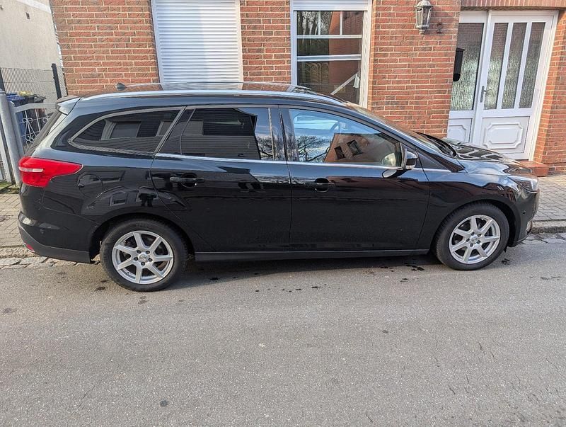Gebraucht Ford Focus 125 PS (91 kW) 2018 Schwarz Kombi
