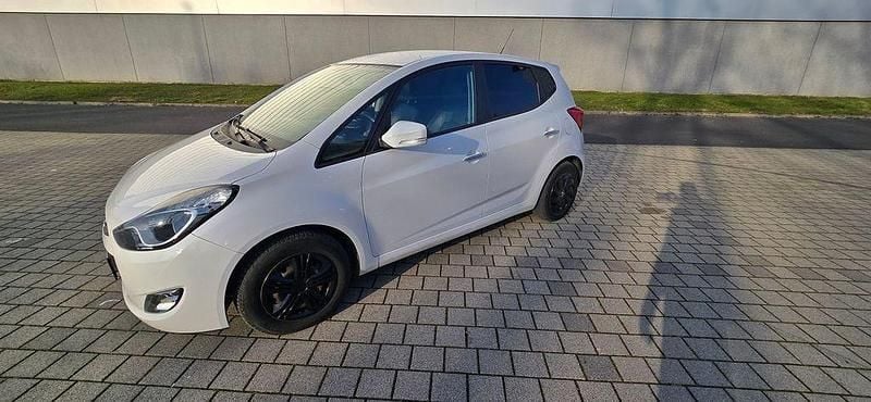 Weiß Gebraucht 2012 Hyundai ix20 Style Kleinwagen | 5.499 € (Etwas zu teuer) - Bild 1/4