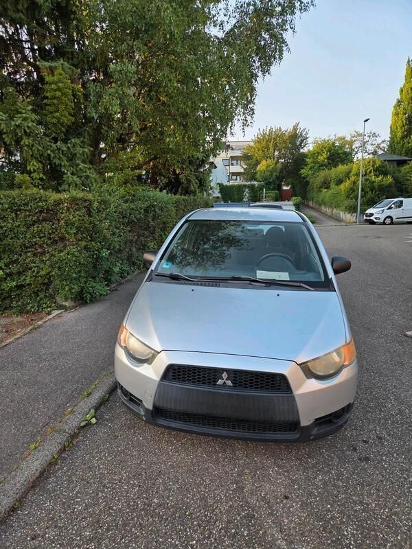Grau Gebraucht 2010 Mitsubishi Colt Limousine | 2.000 € - Bild 1/4