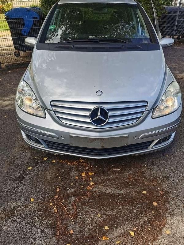 Gebraucht 2005 Mercedes 200 Limousine | 2.100 € (Superpreis) - Bild 1/4