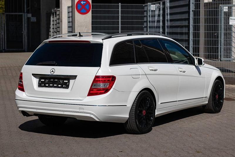 Gebraucht Mercedes C180 156 PS (114 kW) 2013 Weiß Limousine