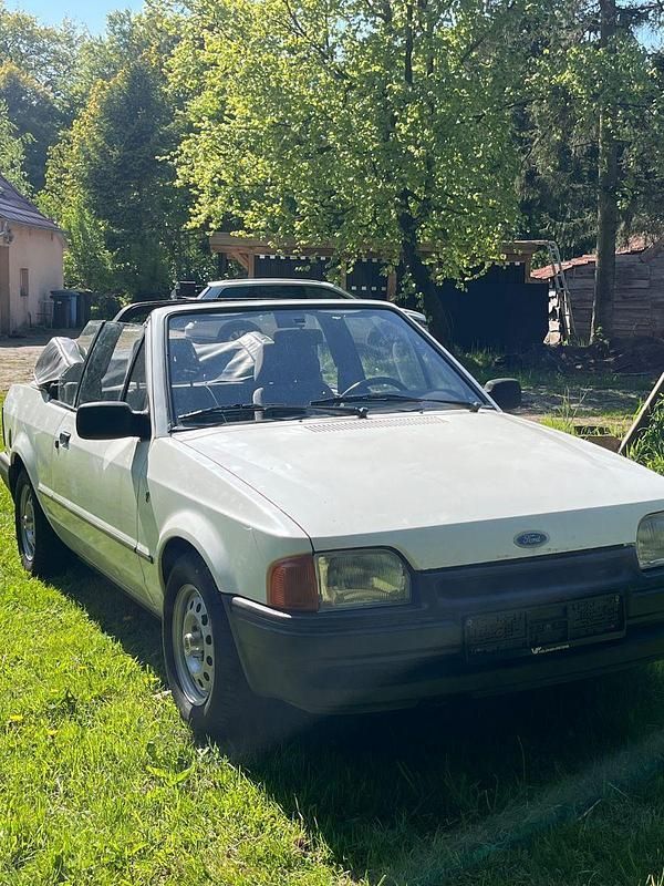 Weiß Gebraucht 1988 Ford Escort Cabriolet Cabrio | 1.799 € - Bild 1/4