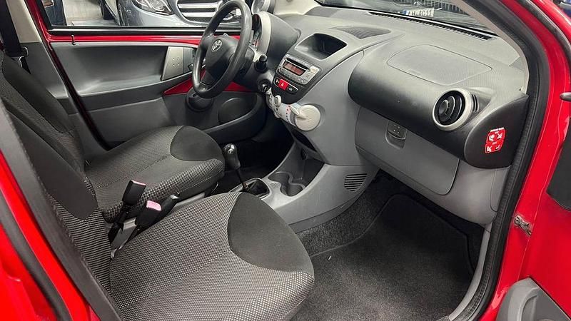 Gebraucht Toyota Aygo 68 PS (50 kW) 2009 Rot Kleinwagen