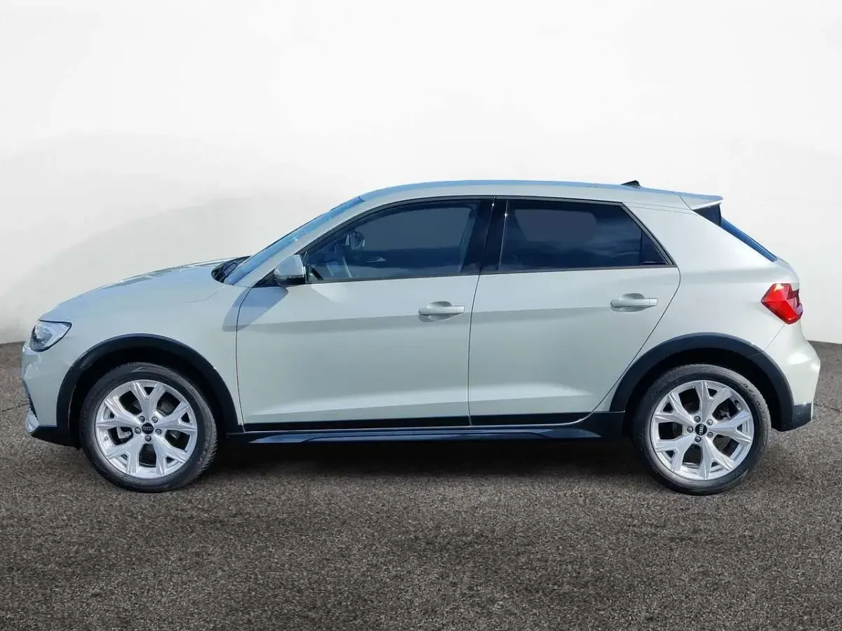 Gebraucht Audi A1 Basis 150 PS (110 kW) 2025 Tausilber metallic SUV