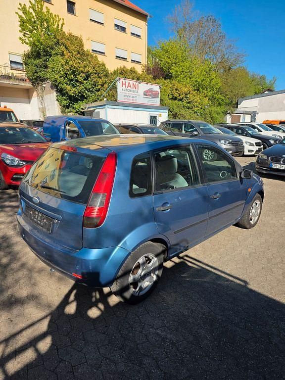 Gebraucht Ford Fiesta Trend 80 PS (58 kW) 2003 Blau Kleinwagen