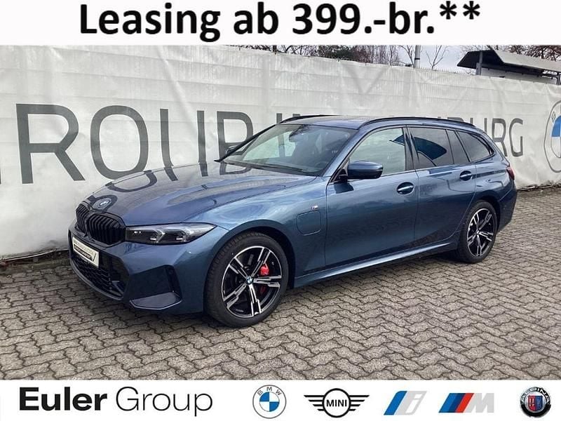 Blau Gebraucht 2025 BMW 330e Performance Kombi | 47.989 € (Superpreis) - Bild 1/4