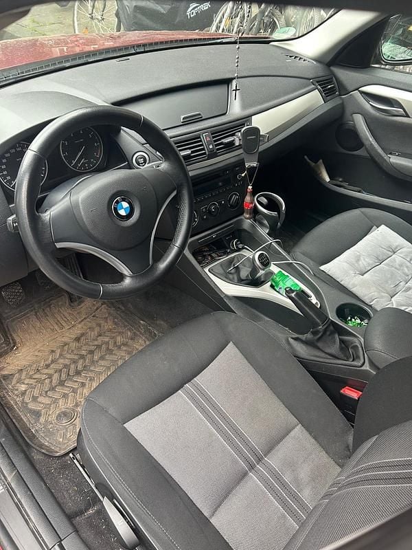 Gebraucht BMW X1 109 PS (80 kW) 2011 Rot SUV