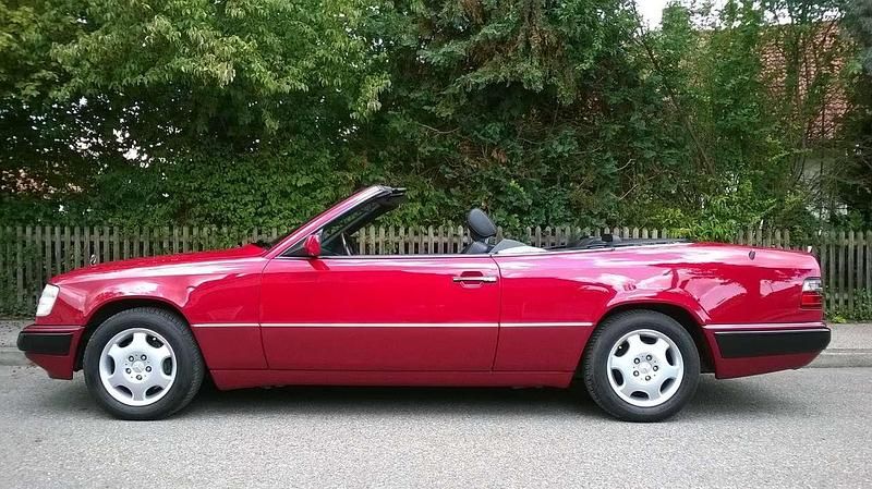Rot Gebraucht 1993 Mercedes E320 Cabrio | 42.500 € - Bild 1/4