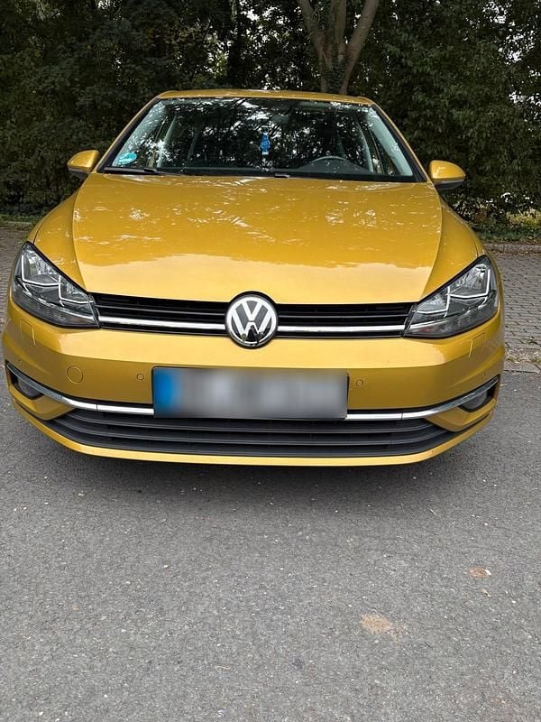Gebraucht VW Golf VII 116 PS (85 kW) 2018 Gelb Limousine