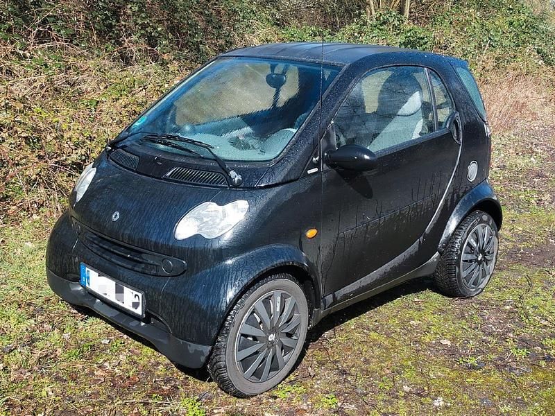 Schwarz Gebraucht 2005 Smart ForTwo Coupé Coupé | 1.700 € (Fairer Preis) - Bild 1/4