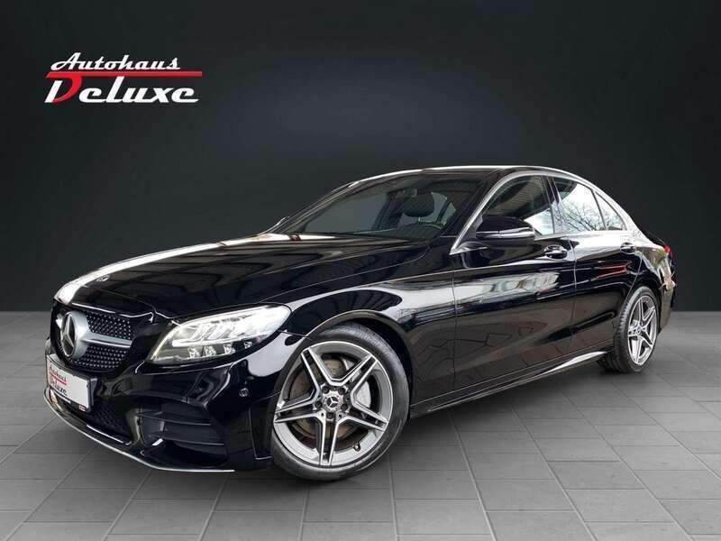 Schwarz metallic Gebraucht 2019 Mercedes C200 AMG line Limousine | 27.900 € (Fairer Preis) - Bild 1/4