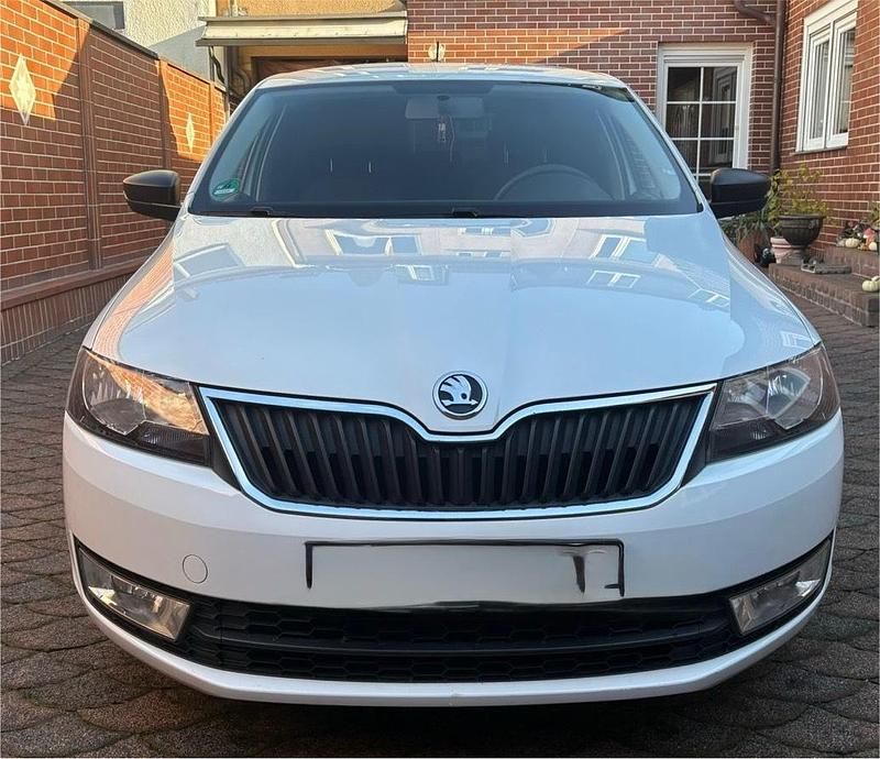 Weiß Gebraucht 2015 Skoda Rapid Coupé | 6.200 € (Guter Preis) - Bild 1/4