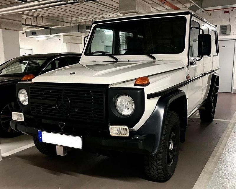 Weiß Gebraucht 2010 Mercedes G280 SUV | 29.990 € - Bild 1/4