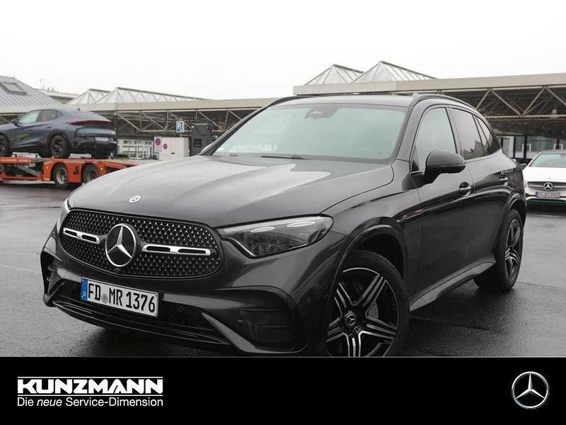 Graphitgrau metallic Gebraucht 2025 Mercedes GLC220 AMG SUV | 58.980 € (Superpreis) - Bild 1/4
