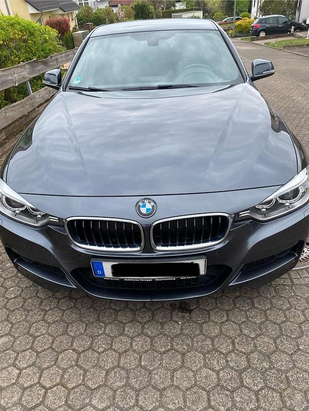 Grau Gebraucht 2015 BMW 320 M Sport Limousine | 16.450 € (Superpreis) - Bild 1/4