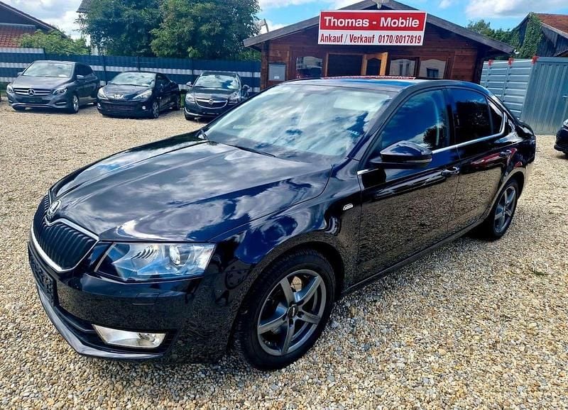 Schwarz Gebraucht 2015 Skoda Octavia Limousine | 11.980 € (Guter Preis) - Bild 1/4