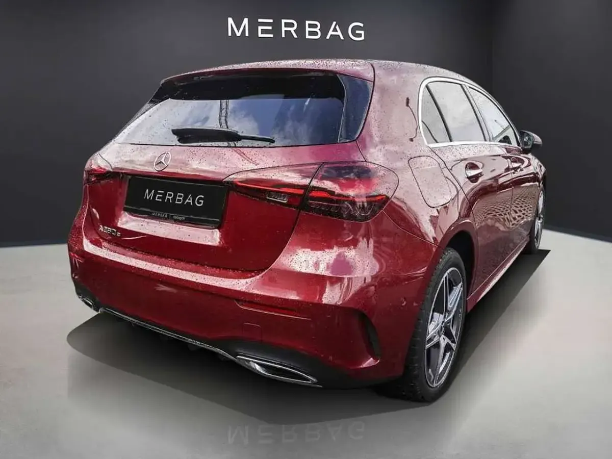 Gebraucht Mercedes A250 Advanced Plus 218 PS (160 kW) 2025 Rot Limousine