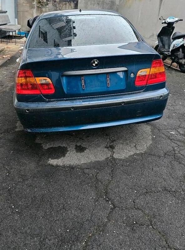 Gebraucht BMW 318 115 PS (84 kW) 2003 Blau Limousine