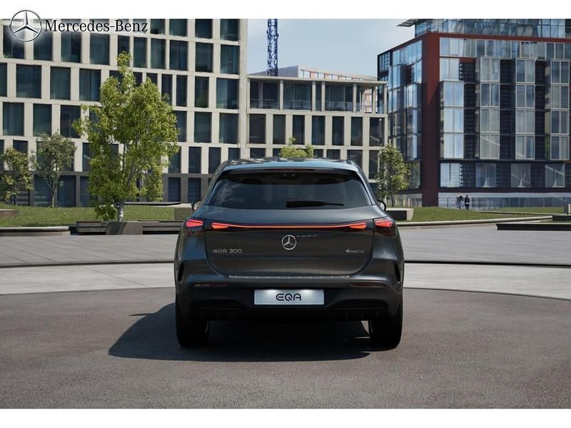 Gebraucht Mercedes EQA300 AMG 167 kW (228 PS) 2024 Metalliclack mountaingrau SUV