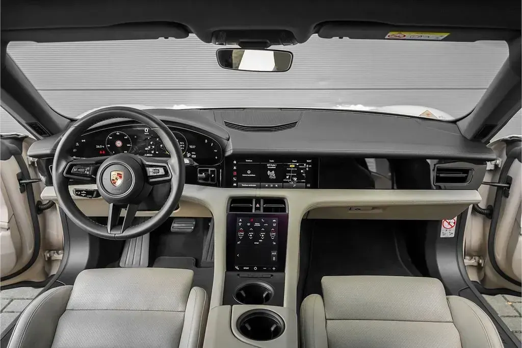 Gebraucht Porsche Taycan 241 kW (328 PS) 2023 Braun Limousine