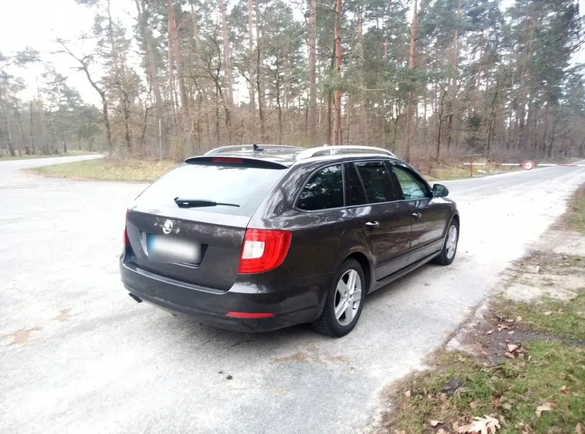 Gebraucht Skoda Superb Elegance 170 PS (125 kW) 2011 Braun Kombi