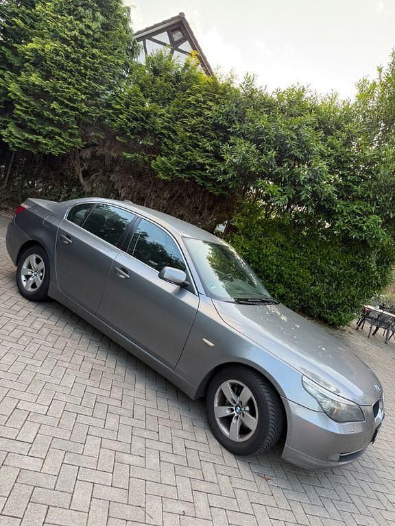 Gebraucht BMW 520 177 PS (130 kW) 2009 Grau Limousine