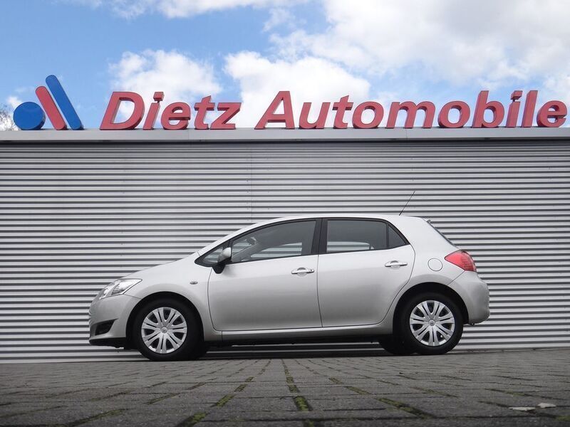 Silber Gebraucht 2009 Toyota Auris Sol Limousine | 6.900 € (Fairer Preis) - Bild 1/4