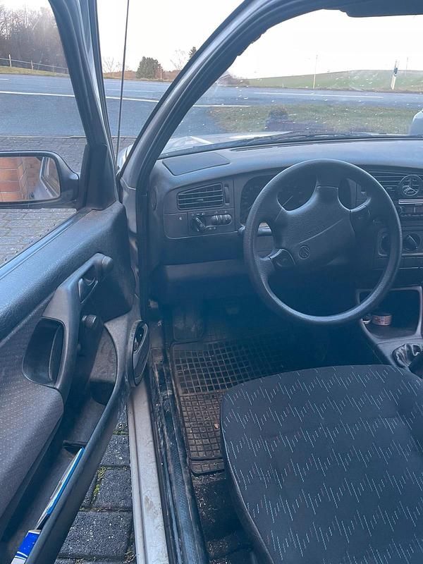 Gebraucht VW Golf III 60 PS (44 kW) 1995 Silber Kleinwagen