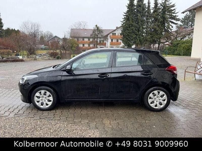 Gebraucht Hyundai i20 GO! 75 PS (55 kW) 2017 Schwarz Limousine