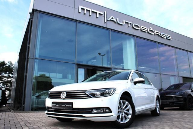 Weiß Gebraucht 2015 VW Passat Comfortline Limousine | 14.500 € (Guter Preis) - Bild 1/4