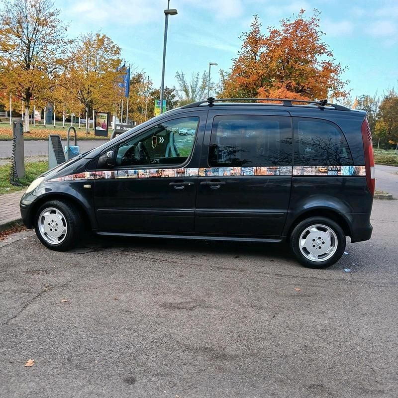 Schwarz Gebraucht 2004 Mercedes Vaneo Van / Kleinbus | 1.200 € (Guter Preis) - Bild 1/4