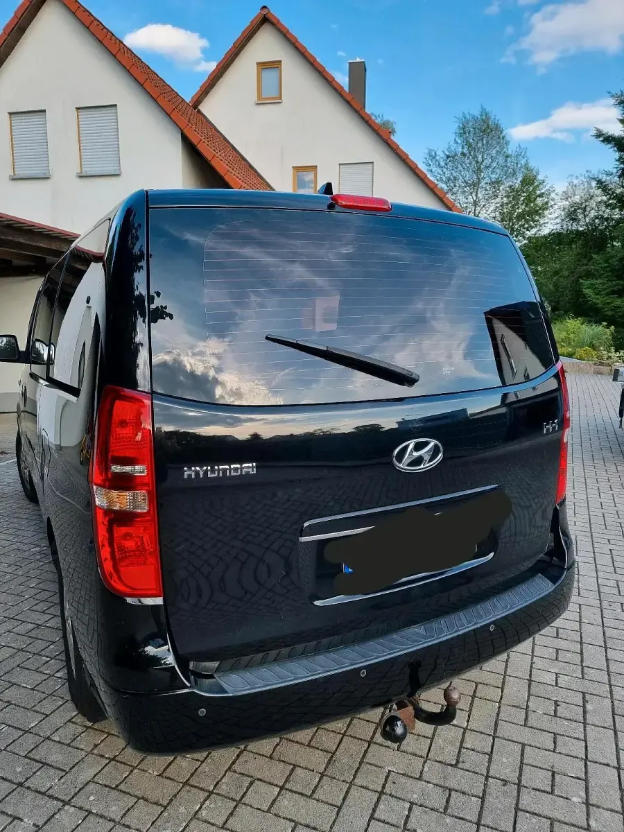 Gebraucht Hyundai H-1 175 PS (128 kW) 2016 Schwarz Van / Kleinbus