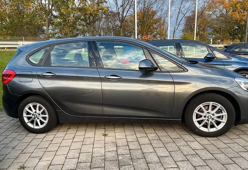 Gebraucht BMW 218 Active Tourer 140 PS (102 kW) 2019 Grau Van / Kleinbus