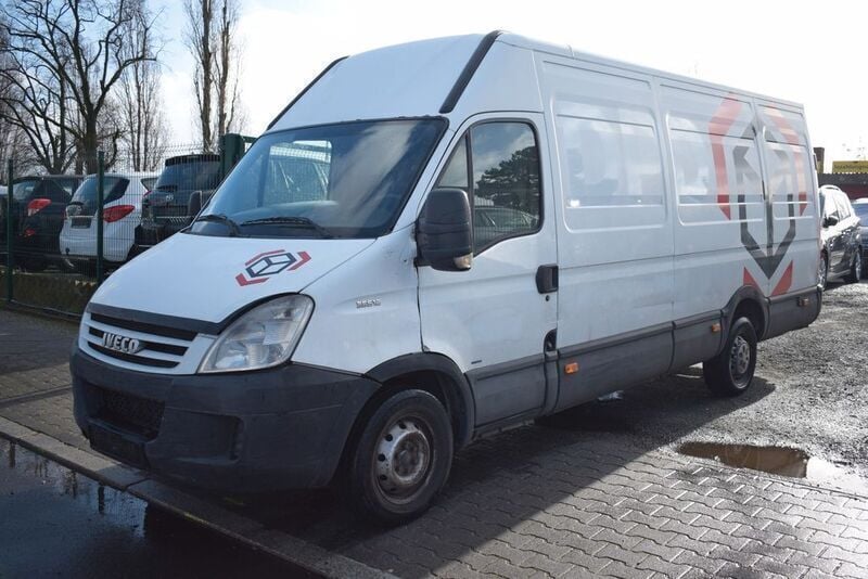 Weiß Gebraucht 2011 Iveco Daily Limousine | 5.555 € (Fairer Preis) - Bild 1/4