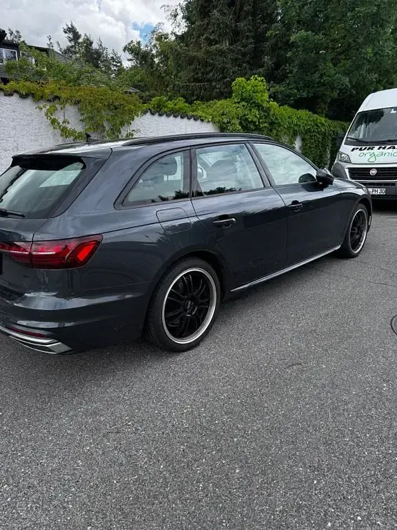 Gebraucht Audi A4 S-Line 163 PS (119 kW) 2023 Grau Limousine
