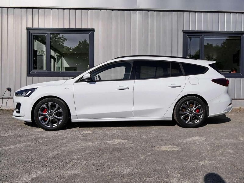 Gebraucht Ford Focus ST-Line 125 PS (91 kW) 2025 Frozen white (weiß) Kombi