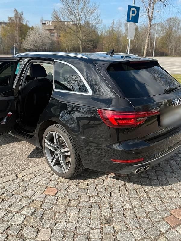 Gebraucht Audi A4 Comfort 190 PS (139 kW) 2018 Schwarz Kombi