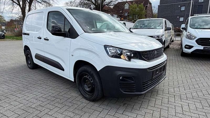 Gebraucht Peugeot Partner Premium 102 PS (75 kW) 2020 Weiß Van / Kleinbus