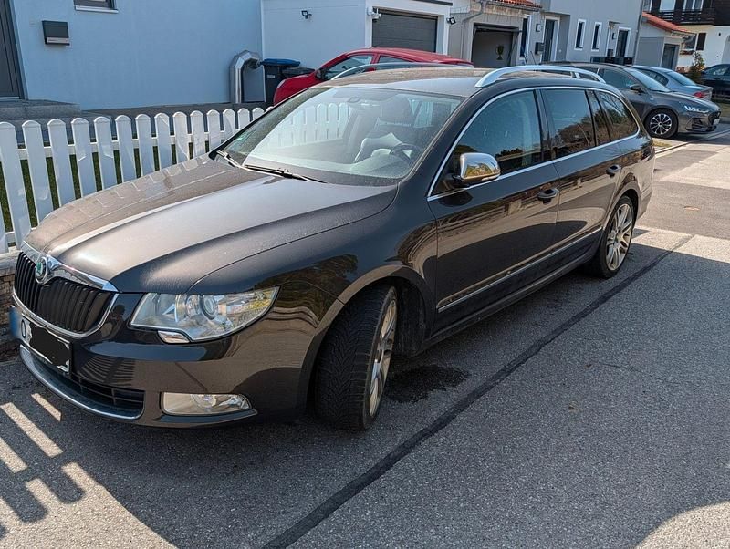 Gebraucht Skoda Superb Elegance 260 PS (191 kW) 2010 Braun Kombi