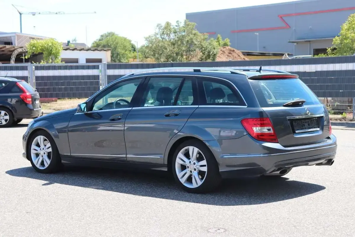 Gebraucht Mercedes C300 231 PS (169 kW) 2013 Grau Kombi