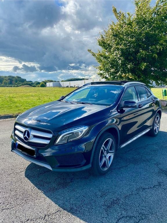 Schwarz Gebraucht 2016 Mercedes GLA220 AMG line SUV | 19.900 € (Fairer Preis) - Bild 1/4