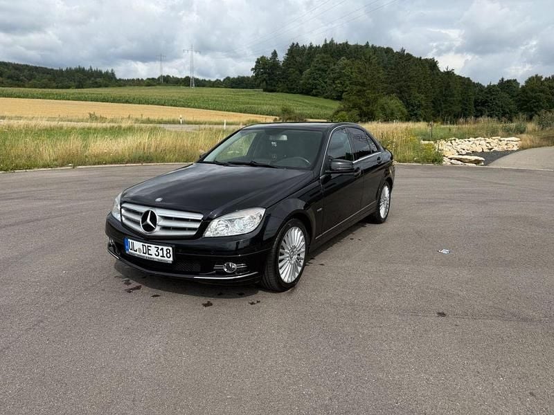 Schwarz Gebraucht 2010 Mercedes C200 Avantgarde Limousine | 6.990 € (Fairer Preis) - Bild 1/4