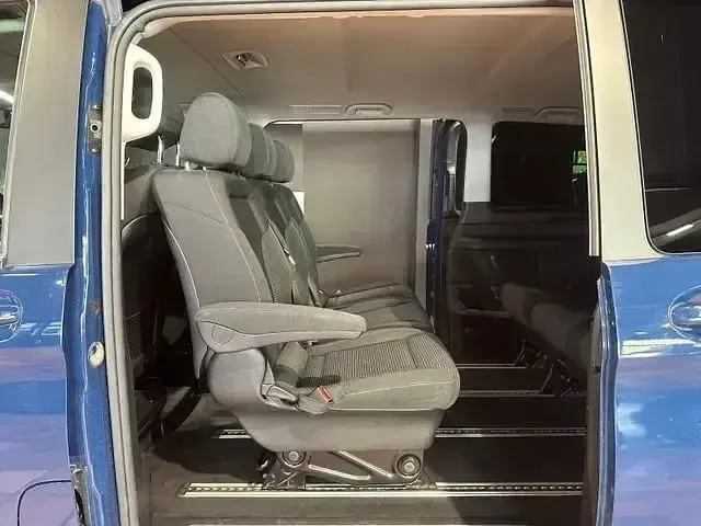 Gebraucht Mercedes V220 163 PS (119 kW) 2023 Blau Van / Kleinbus