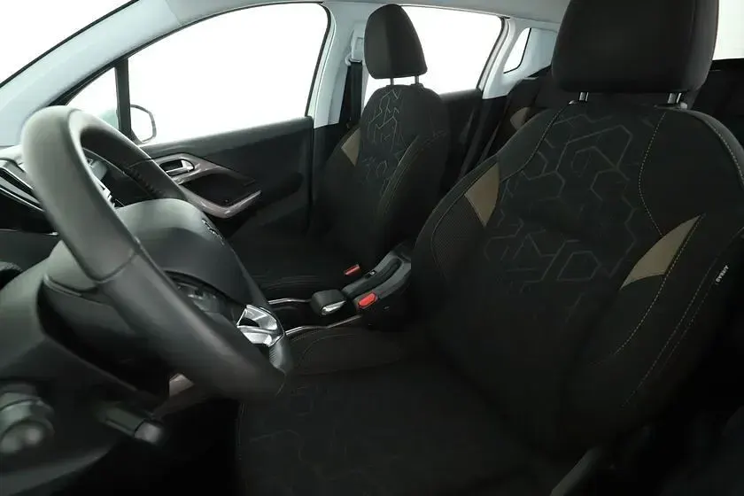 Second-hand Peugeot 2008 110 CP (80 kW) 2016 Alb SUV