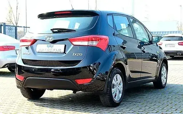 Gebraucht Hyundai i10 87 PS (63 kW) 2018 Schwarz Kleinwagen