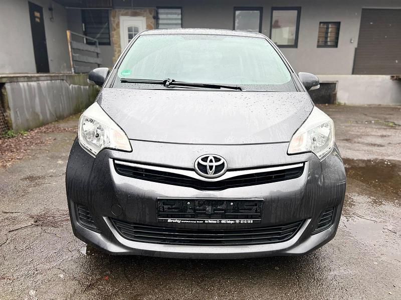 Gebraucht Toyota Verso 100 PS (73 kW) 2012 Grau Van / Kleinbus