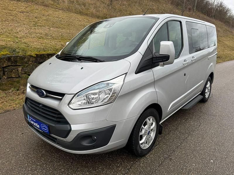 Gebraucht Ford Tourneo 155 PS (114 kW) 2015 Silber Van / Kleinbus