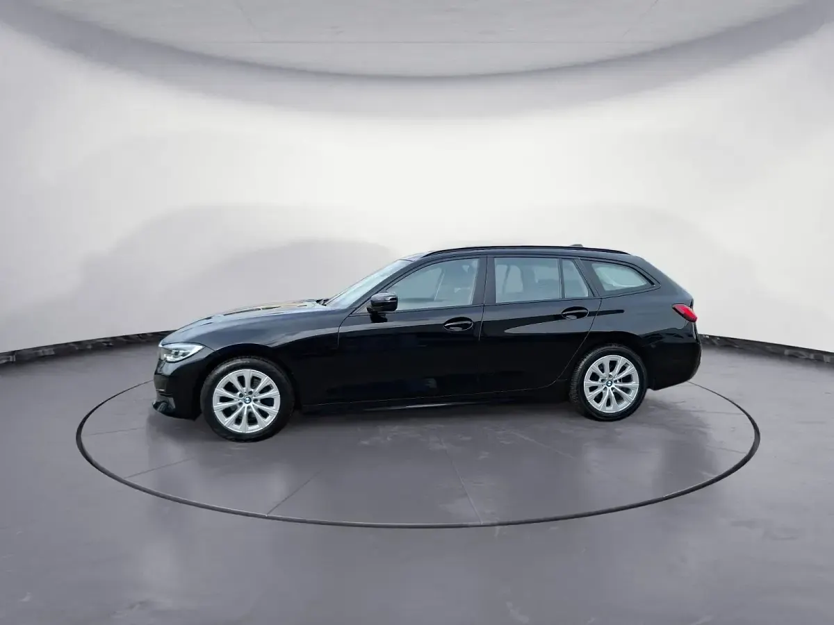 Używany BMW 320 Advantage 190 KM (139 kW) 2020 Czarny Kombi