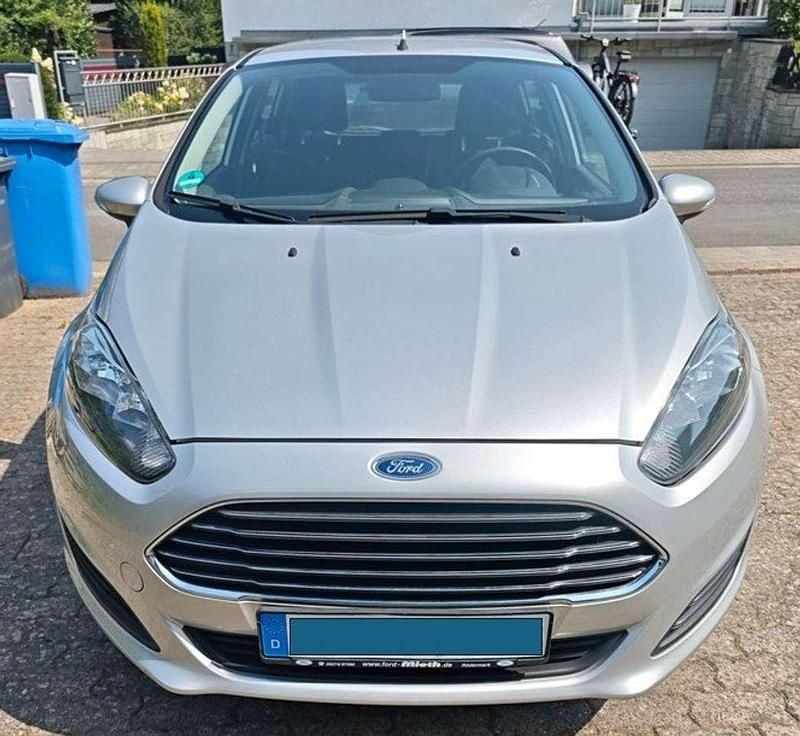 Silber Gebraucht 2014 Ford Fiesta SYNC Edition Kleinwagen | 5.199 € (Guter Preis) - Bild 1/4
