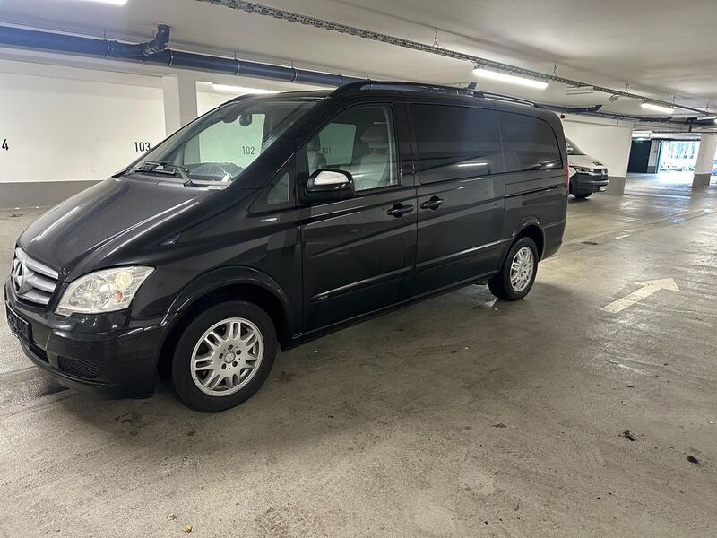 Obsidianschwarz metallic Gebraucht 2013 Mercedes Viano Van / Kleinbus | 18.990 € (Fairer Preis) - Bild 1/4